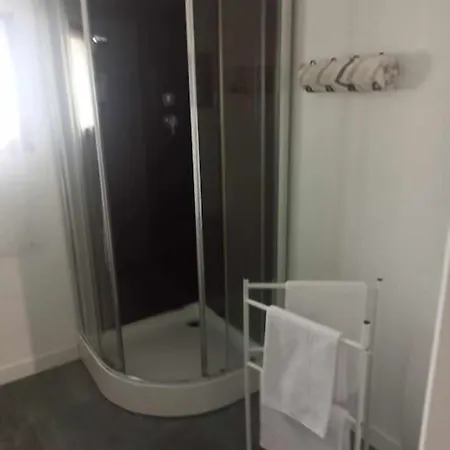 Hotel Maisonnette Pouvant Accueillir 4 Personnes Et Bebe *